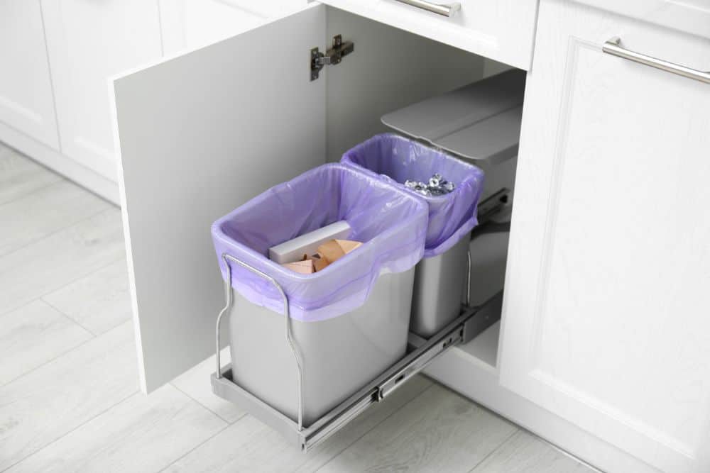 Pull-out-cabinet-trash